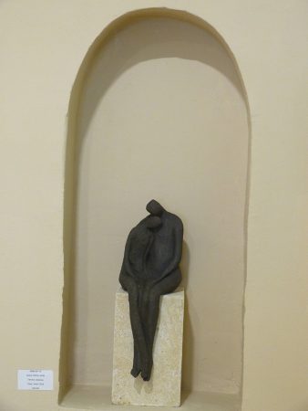 Liebe45 cm h, Keramik auf Sandstein, 2016